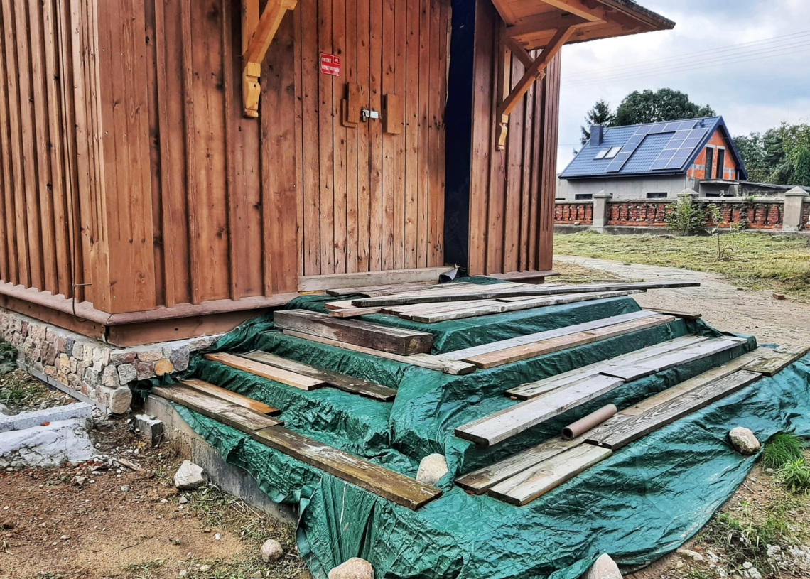 Trwa odbudowa kościoła w Mileszkach