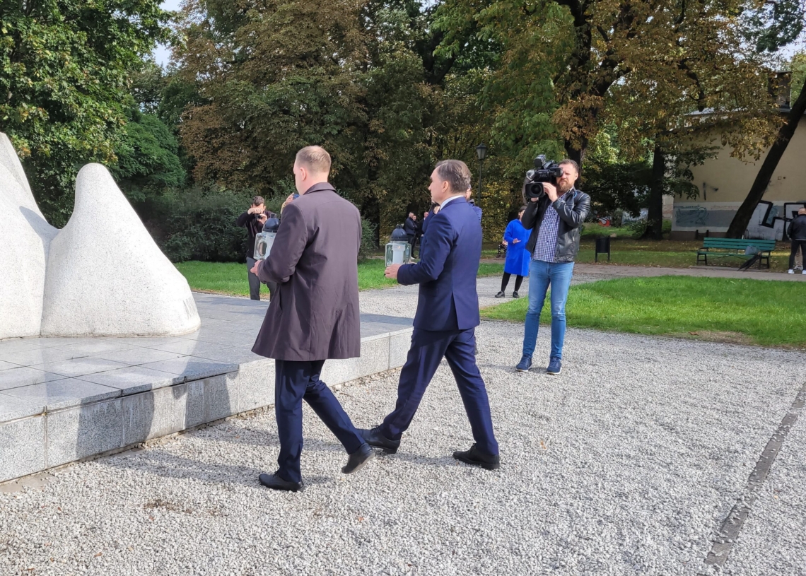 Tytuł Doktora Honoris Causa dla Agnieszki Holland, Mai Komorowskiej, Ewy Puszczyńskiej i Ewy Rubinstein. Politycy Suwerennej Polski odnieśli się do filmu „Zielona Granica”
