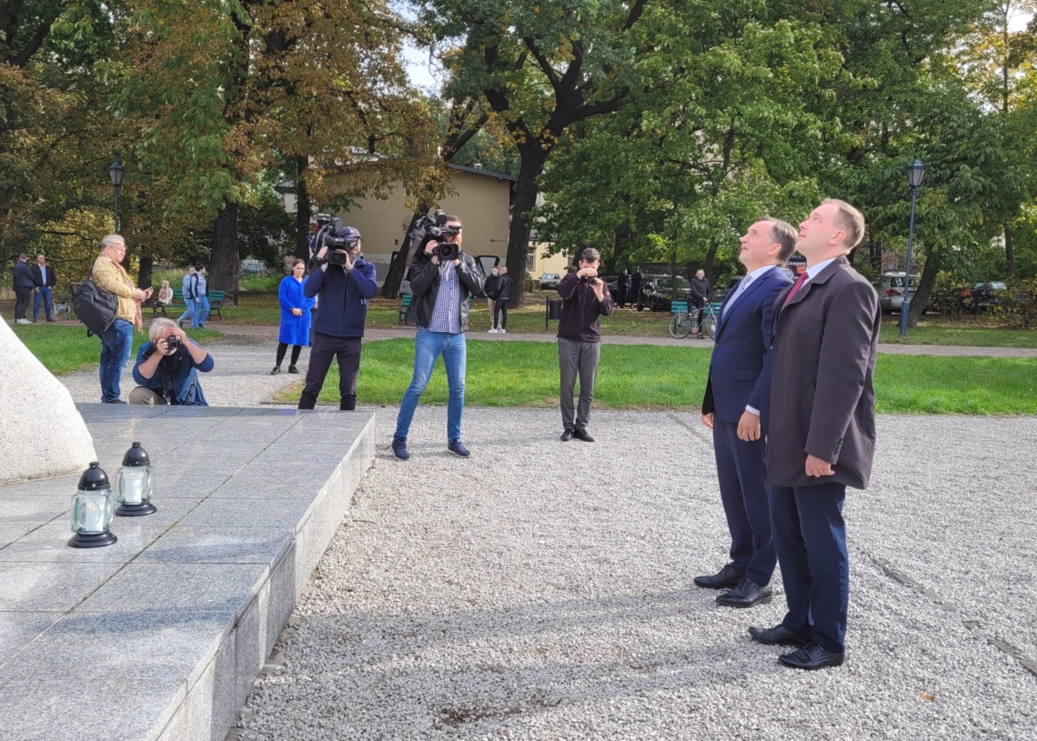 Tytuł Doktora Honoris Causa dla Agnieszki Holland, Mai Komorowskiej, Ewy Puszczyńskiej i Ewy Rubinstein. Politycy Suwerennej Polski odnieśli się do filmu „Zielona Granica”