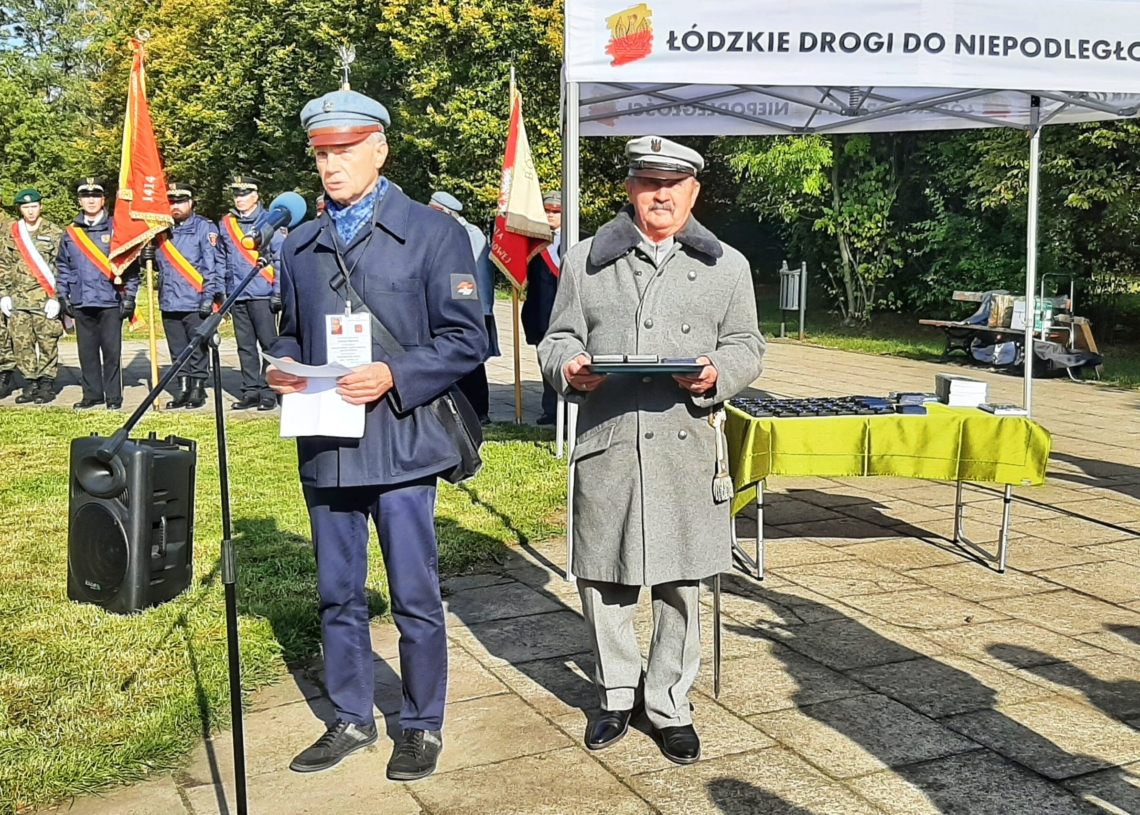 Apel członków Związku Legionistów Polskich i Ich Rodzin przed pomnikiem Legionisty w Łodzi