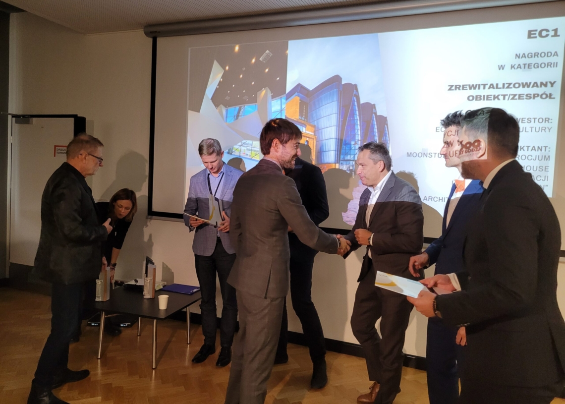 Monopolis otrzymało Nagrodę Architektoniczną Prezydenta Miasta Łodzi w kategorii Grand Prix, a także od łodzianek i łodzian