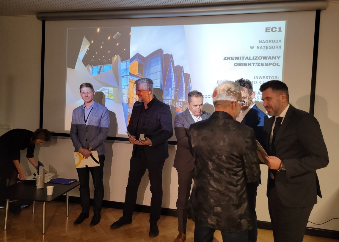Monopolis otrzymało Nagrodę Architektoniczną Prezydenta Miasta Łodzi w kategorii Grand Prix, a także od łodzianek i łodzian