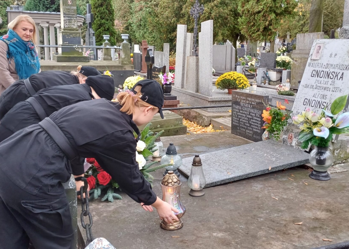 Grób prof. Henryka Gnoińskiego uporządkowany na Wszystkich Świętych