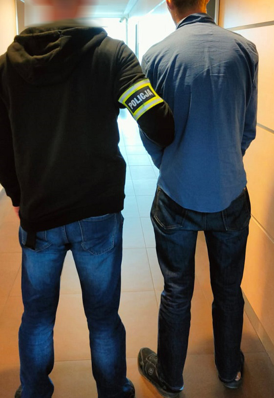 Napadli na aptekę i stację paliw na łódzkim Polesiu. Przestępcze trio w rękach policji