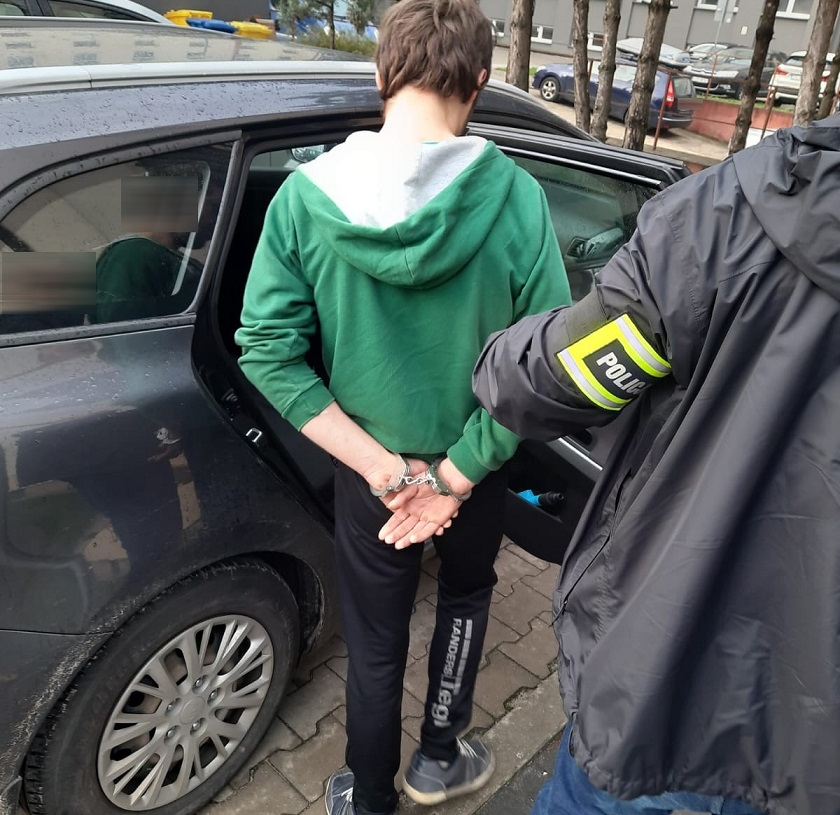 Napadli na aptekę i stację paliw na łódzkim Polesiu. Przestępcze trio w rękach policji