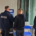 Pijany kierowca wjechał do rowu, chciał zatrzeć ślady, ale... zostawił tablice rejestracyjne 6 Pijany kierowca wjechał do rowu, chciał zatrzeć ślady, ale... zostawił tablice rejestracyjne