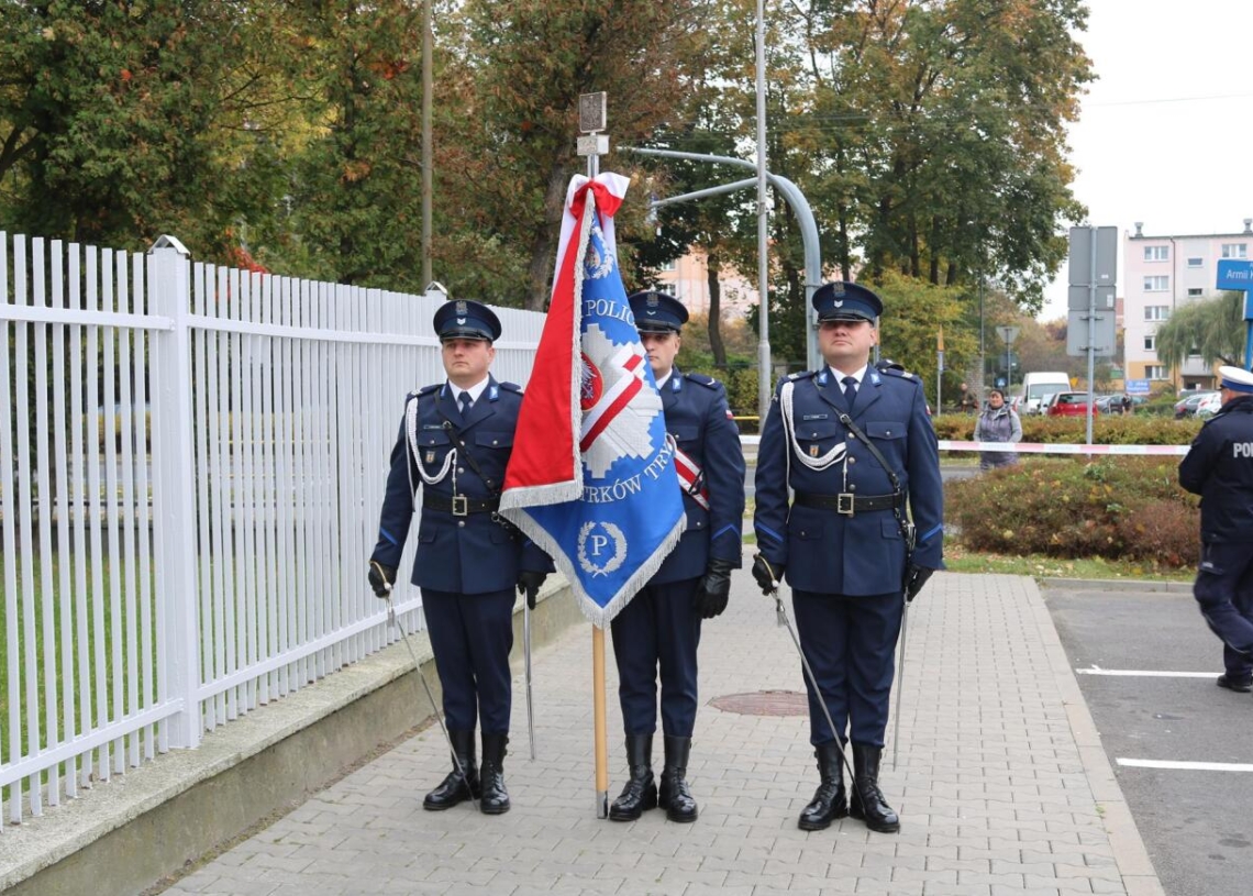 Piotrków Trybunalski: odsłonięto tablicę upamiętniającą funkcjonariuszy Policji Państwowej II RP