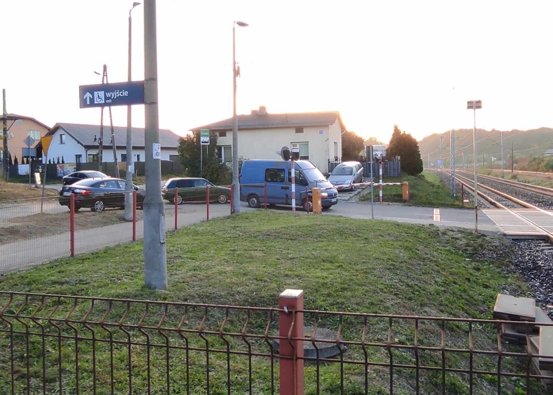 Apel do ministra infrastruktury o budowę kładki nad przejazdem kolejowym w Justynowie [ZDJĘCIA]