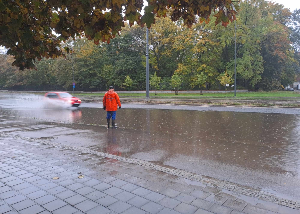 Liczne rozlewiska wody w Łodzi.