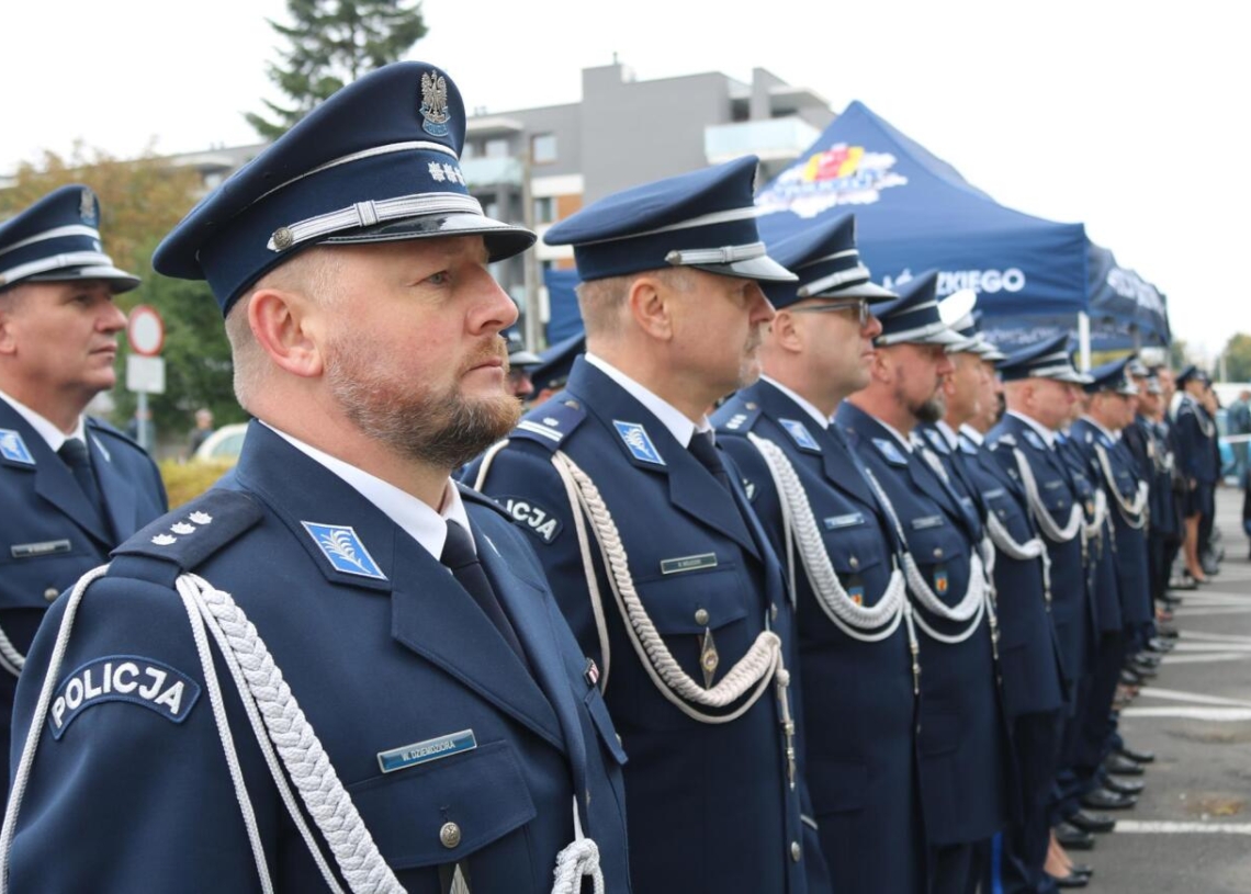 Piotrków Trybunalski: odsłonięto tablicę upamiętniającą funkcjonariuszy Policji Państwowej II RP