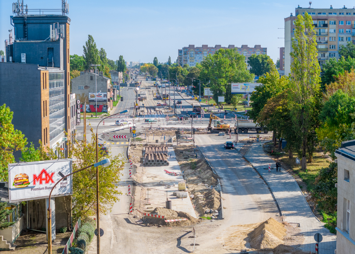 Przebudowa ul. Przybyszewskiego. Jak postępują prace na odcinku o długości 3km ?