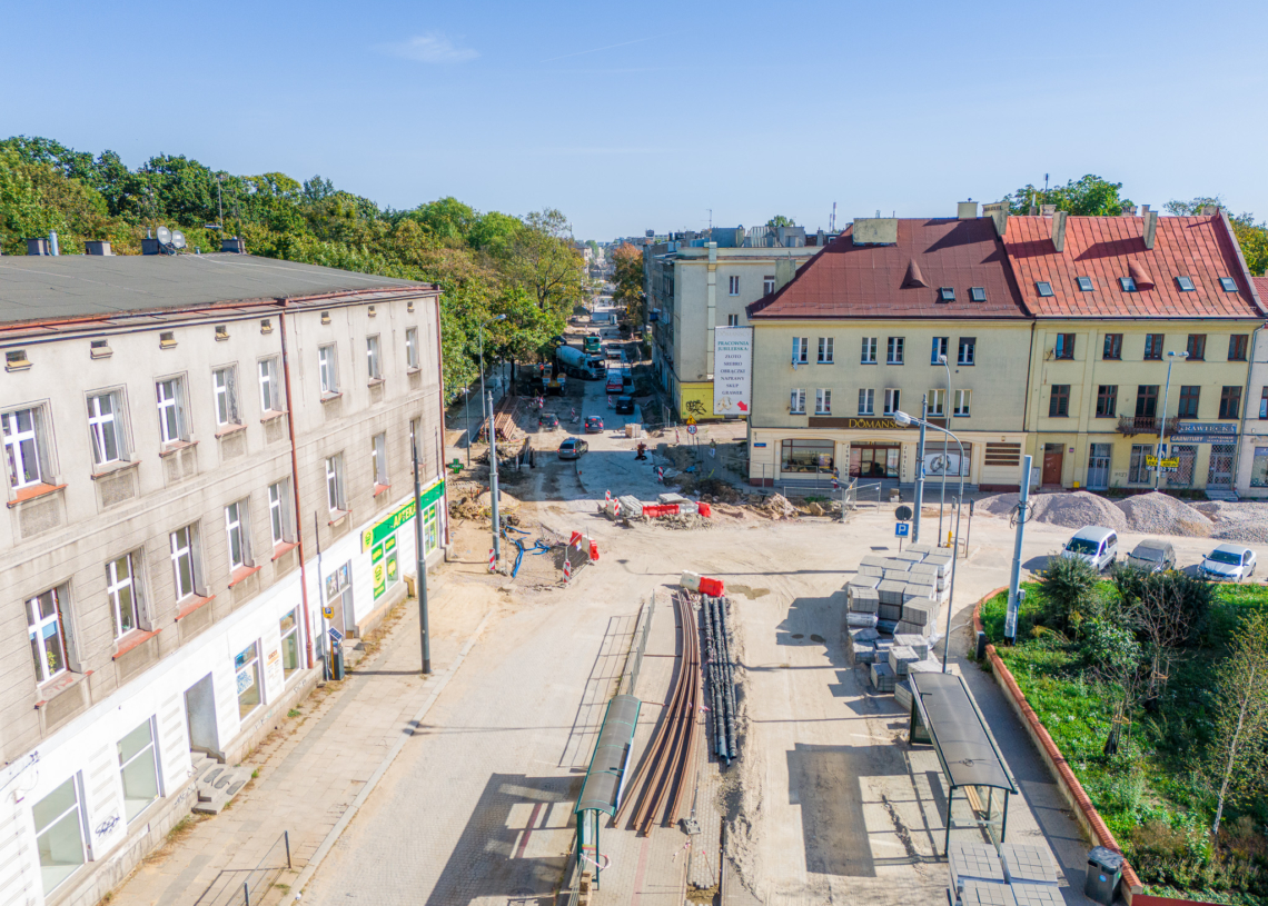 Przebudowa ul. Przybyszewskiego. Jak postępują prace na odcinku o długości 3km ?