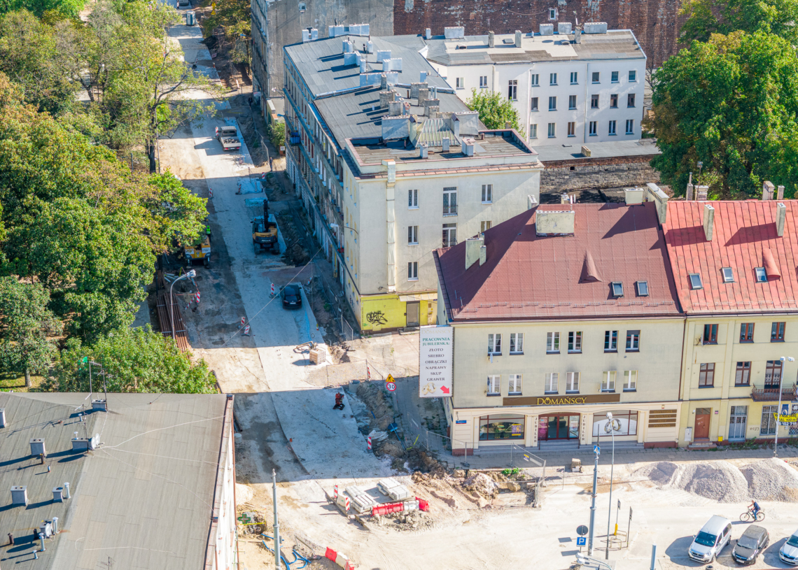 Przebudowa ul. Przybyszewskiego. Jak postępują prace na odcinku o długości 3km ?