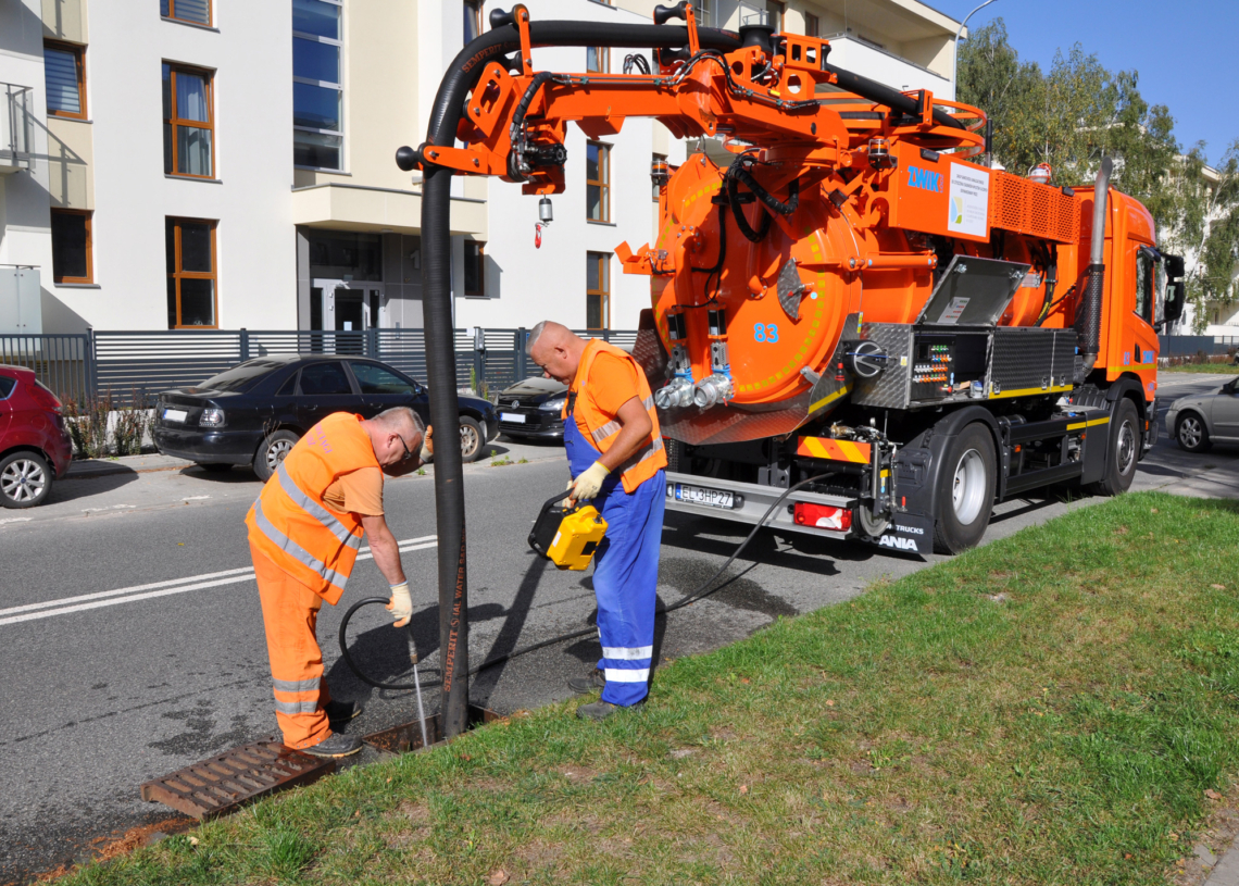 Nowy wóz ZWiK może czyścić więcej wpustów w ciągu dnia