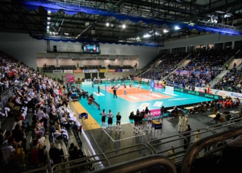 Doping kibiców w Łódź Sport Arenie podczas siatkarskich derbów Łodzi