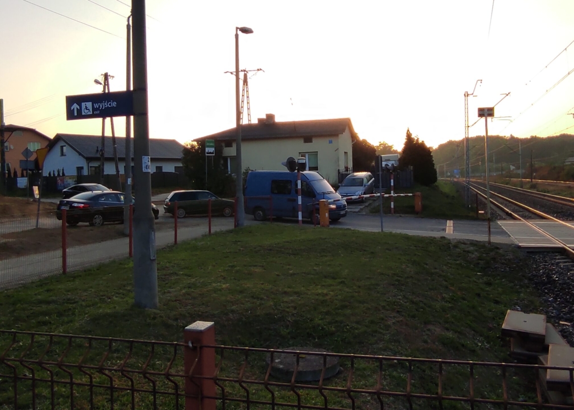 Apel do ministra infrastruktury o budowę kładki nad przejazdem kolejowym w Justynowie [ZDJĘCIA]