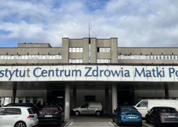 Zalany sprzęt w Centrum Zdrowia Matki Polki. Szpital uspokaja pacjentów