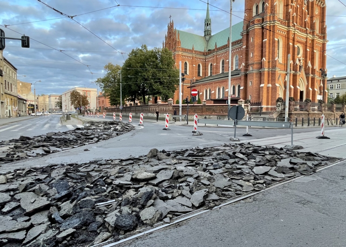 Zmiana organizacji ruchu na pl. Kościelnym i na ul. Wojska Polskiego [ZDJĘCIA+WIDEO]