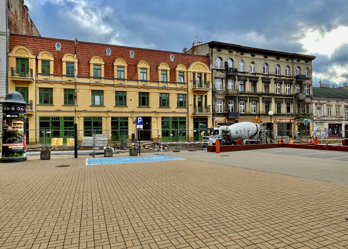 Przebudowa ul. Legionów trwa już 10 miesięcy. Ułożono fragmenty torowiska [ZDJĘCIA+WIDEO]