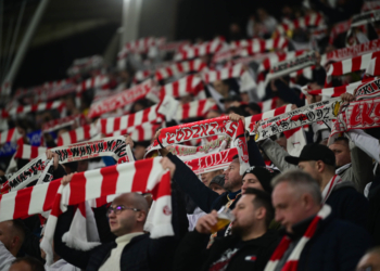 ŁKS Łódź - Górnik Zabrze. Doping kibiców na stadionie przy al. Unii 2