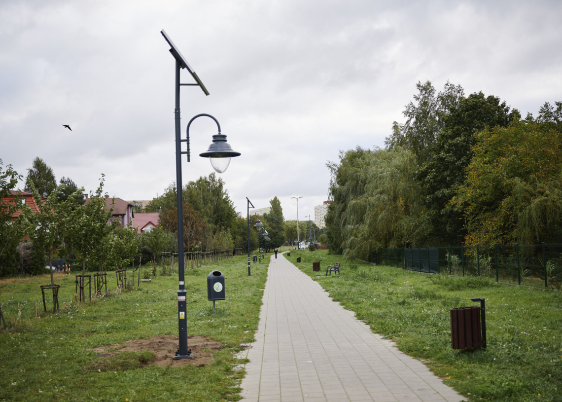 Na Smulsku stanęły solarne latarnie
