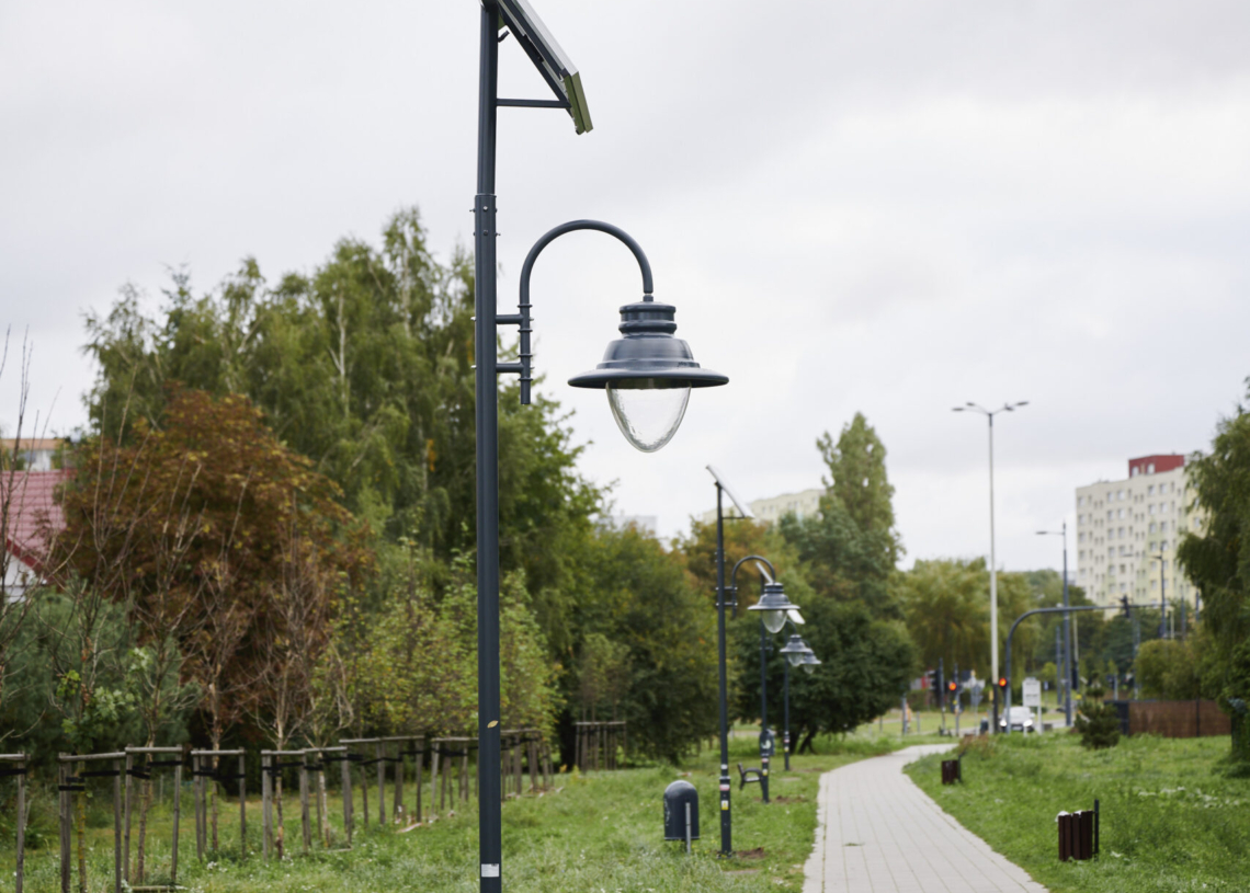 Na Smulsku stanęły solarne latarnie