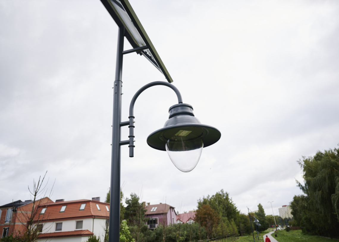 Na Smulsku stanęły solarne latarnie