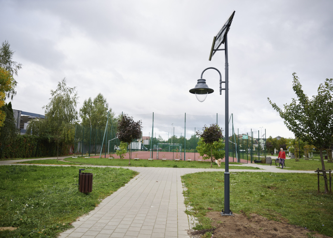 Na Smulsku stanęły solarne latarnie