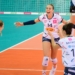 Drużyna 1. kolejki TAURON Ligi. Linia przyjęcia w niebiesko-biało-czerwonych barwach