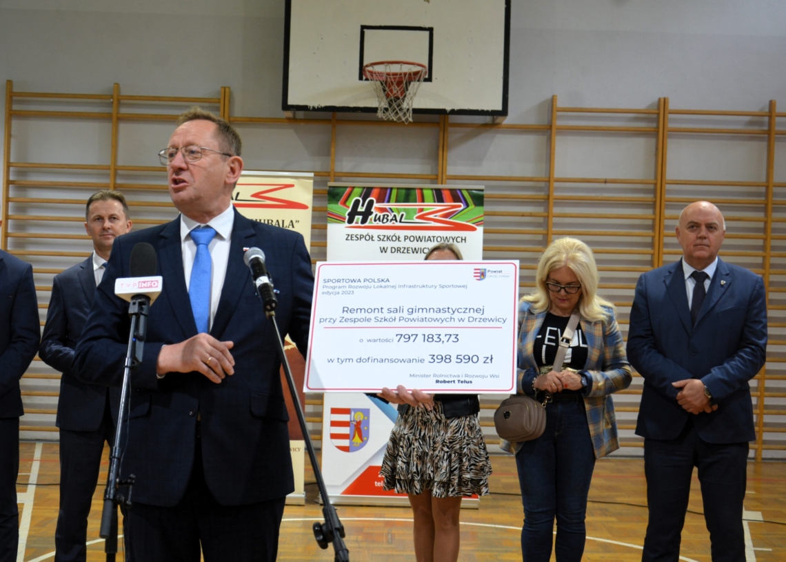 Minister Robert Telus wręczył promesy z Rządowego Programu Odbudowy Zabytków