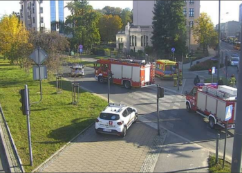 Wypadek na ul. Uniwersyteckiej w Łodzi. 1 osoba poszkodowana 10 Wypadek na ul. Uniwersyteckiej w Łodzi. 1 osoba poszkodowana