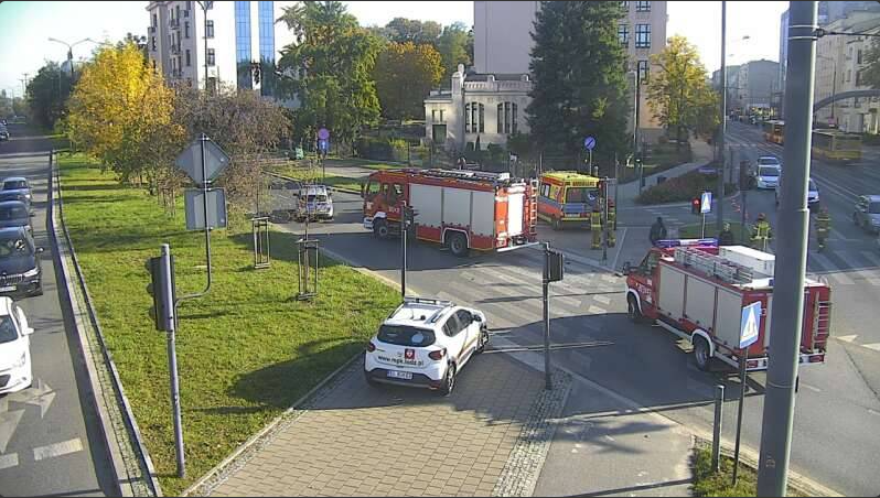 Wypadek na ul. Uniwersyteckiej w Łodzi. 1 osoba poszkodowana