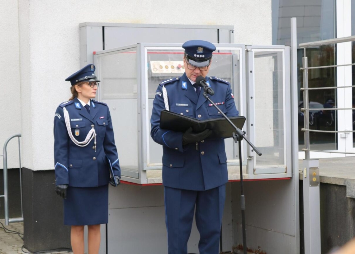 Piotrków Trybunalski: odsłonięto tablicę upamiętniającą funkcjonariuszy Policji Państwowej II RP