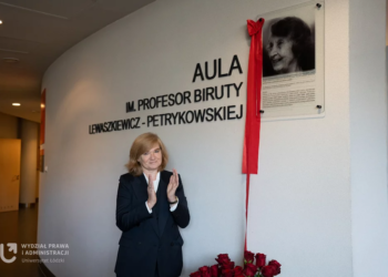 Odsłonięcie tablicy upamiętniającej prof. Birutę Lewaszkiewicz-Petrykowską