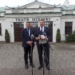 Minister Przemysław Czarnek w Sieradzu. Poparł kandydaturę Tomasza Rzymkowskiego w wyborach 2023 6 Przemysław Czarnek i Tomasz Rzymkowski w Sieradzu