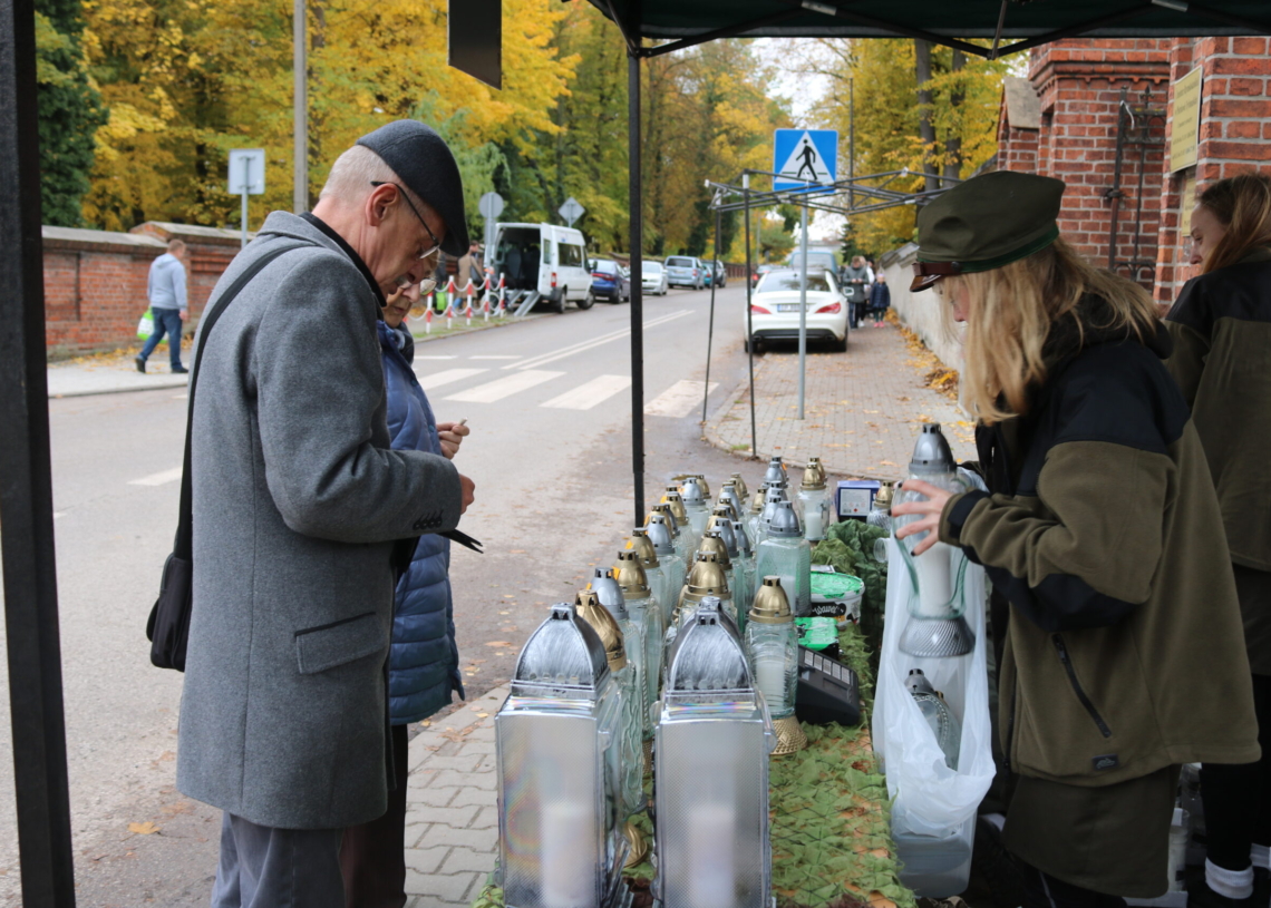 Harcerze - akcja "znicz". Foto: J.Krak