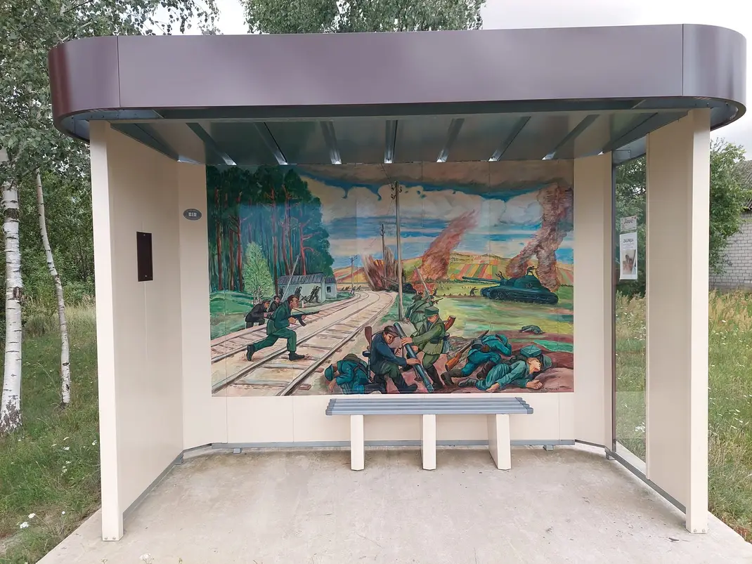 Reprodukcje dzieł znanych artystów ozdobą przystanków autobusowych w gminie Wieluń