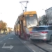 Nieudane zawracanie przed tramwajem w Pabianicach