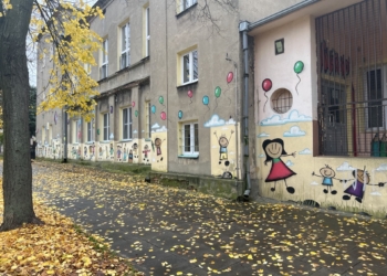 Mężczyzna z nożem groził matce z dzieckiem