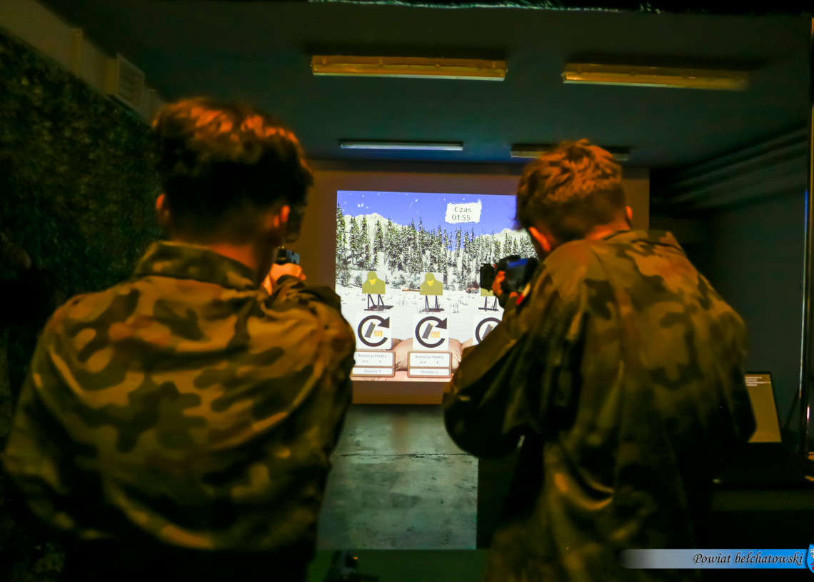 Wirtualna strzelnica w Bełchatowie. Powstała w ZSP nr 1 1 Wirtualna strzelnica w Bełchatowie