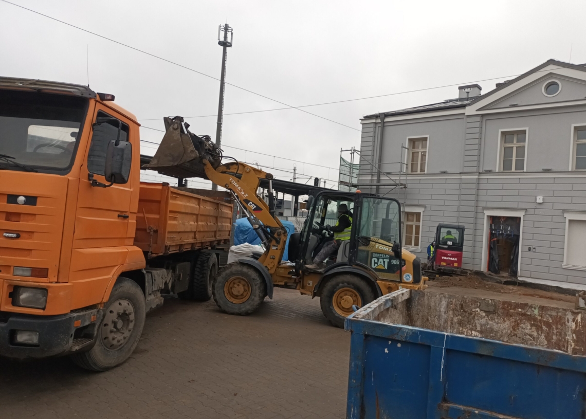 Nowy dworzec kolejowy w Łowiczu będzie gotowy w pierwszym kwartale 2024 r. [WIZUALIZACJE]