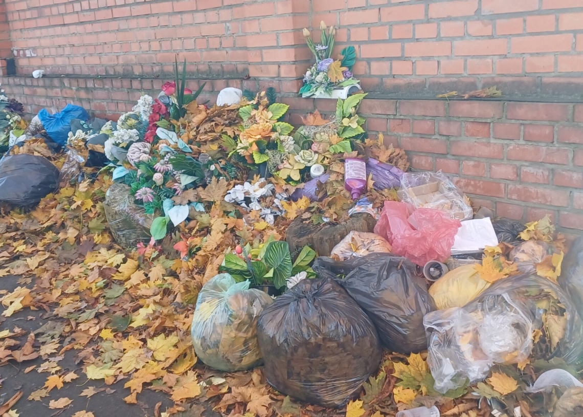 Tona śmieci po Wszystkich Świętych