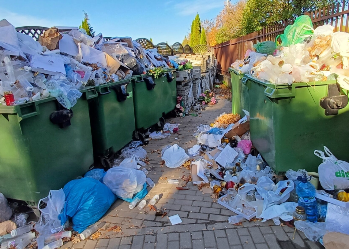Tona śmieci po Wszystkich Świętych