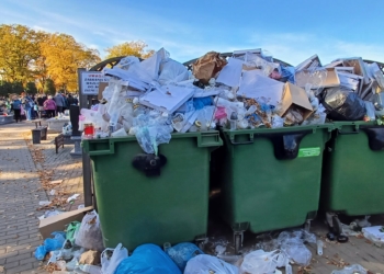 Tona śmieci po Wszystkich Świętych