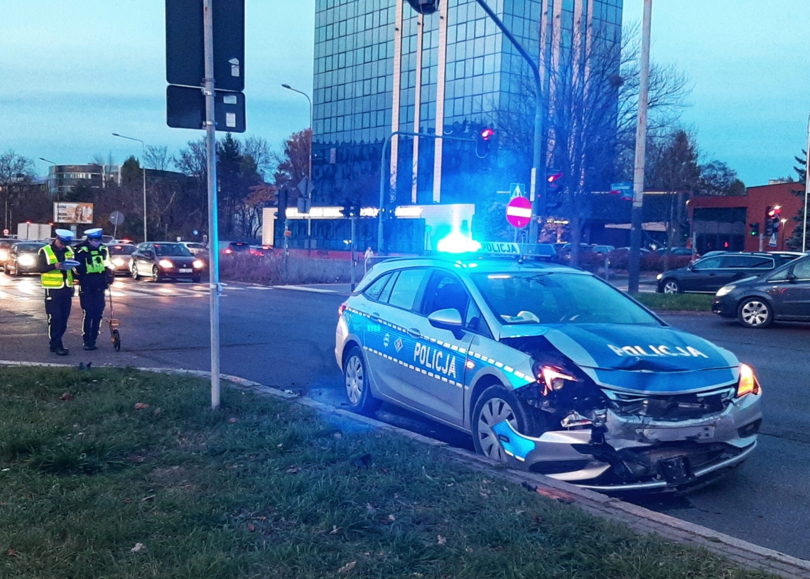 zderzenie radiowozu z taksówką
