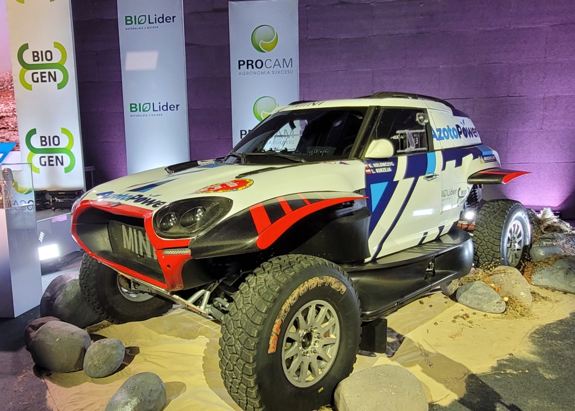 Krzysztof Hołowczyc powraca! Polak pojedzie w Rajdzie Dakar 2024 [ZDJĘCIA, WIDEO]