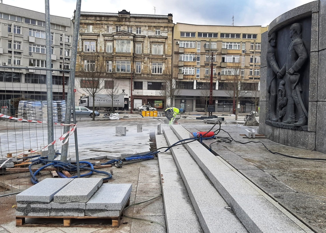 Zbliża się koniec remontu Placu Wolności. Oddany zostanie do ruchu przed Bożym Narodzeniem [ZDJĘCIA + WIDEO]