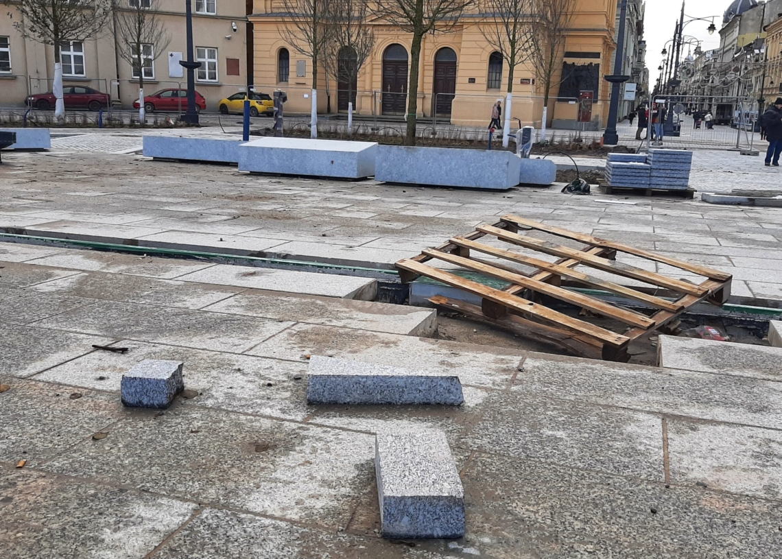 Zbliża się koniec remontu Placu Wolności. Oddany zostanie do ruchu przed Bożym Narodzeniem [ZDJĘCIA + WIDEO]