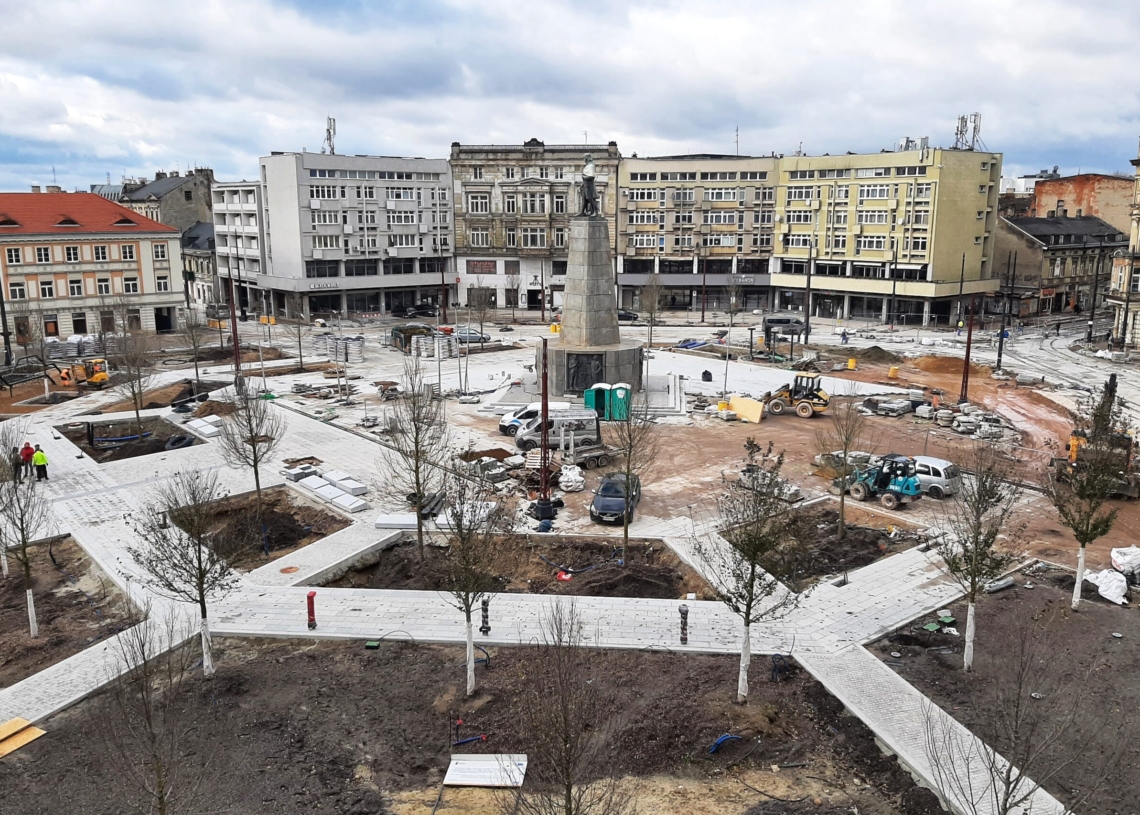 Zbliża się koniec remontu Placu Wolności. Oddany zostanie do ruchu przed Bożym Narodzeniem [ZDJĘCIA + WIDEO]