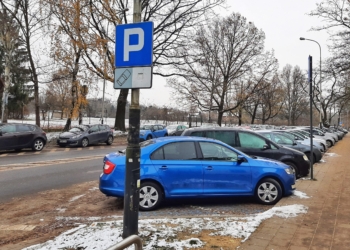 Parking przy szpitalu. Fot. Marek Szybka